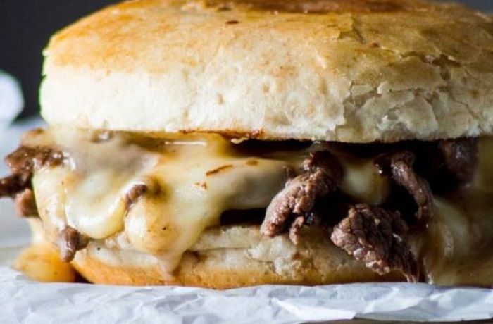 Sándwich Barros Luco: Receta Tradicional Chilena de Carne y Queso Caliente