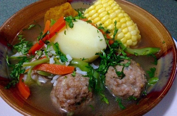 Receta de cazuela chilena de albóndigas: Paso a paso y sabores tradicionales