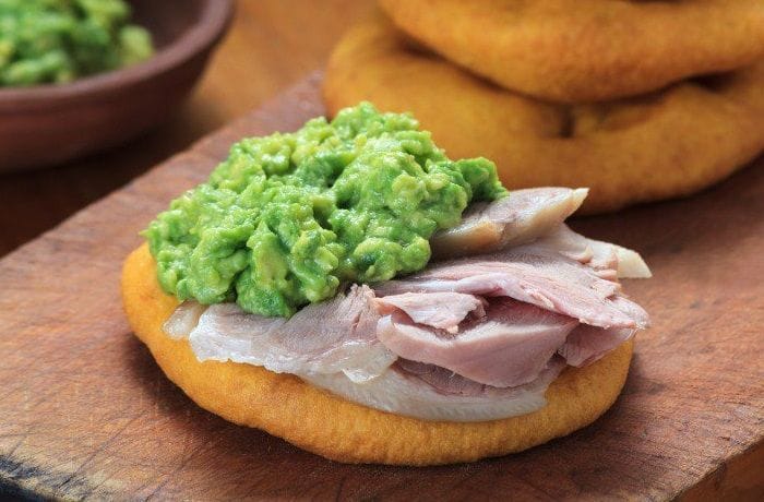 Receta de pernil de chancho con palta en sopaipillas