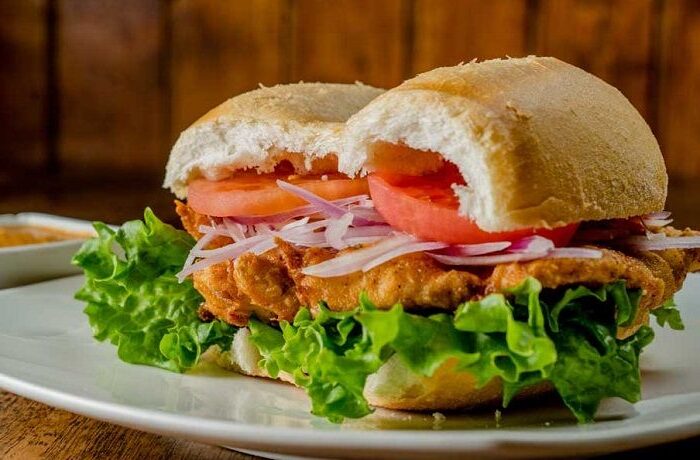 Receta de sándwich de pescado frito: Sabores auténticos del mar chileno