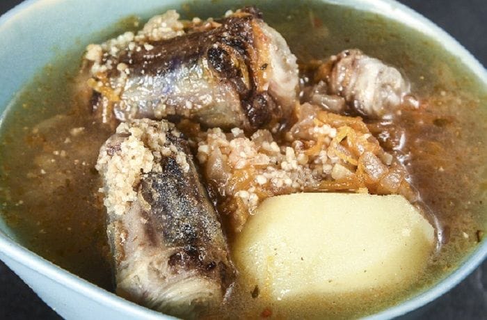 Sopa de cola de vacuno y trigo majado