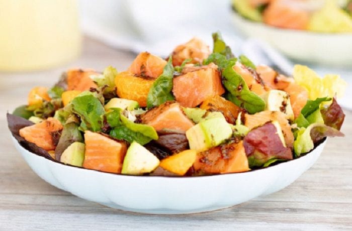 Receta de ensalada verde con salmón y mandarinas