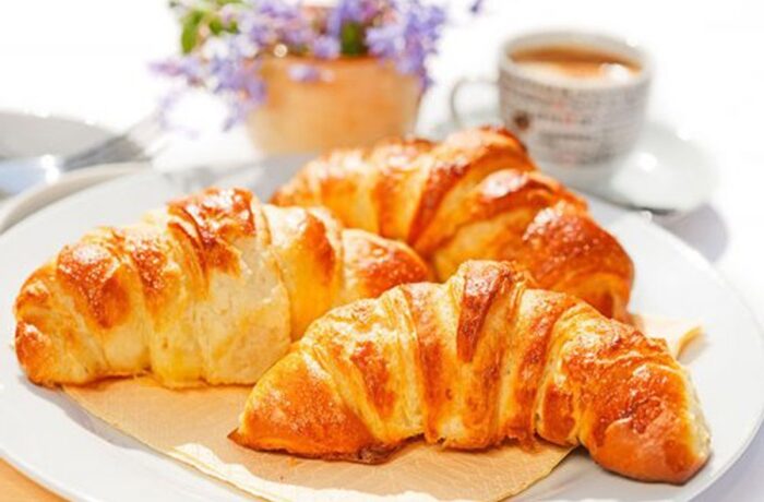 Receta de Croissant de Mantequilla: Cómo Hacer el Delicado Hojaldre Francés