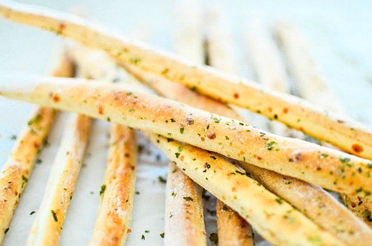 Receta Fácil de Palitos de Ajo y Orégano: Deliciosos Bocados para Compartir Receta Fácil de Palitos de Ajo y Orégano: Deliciosos Bocados para Compartir