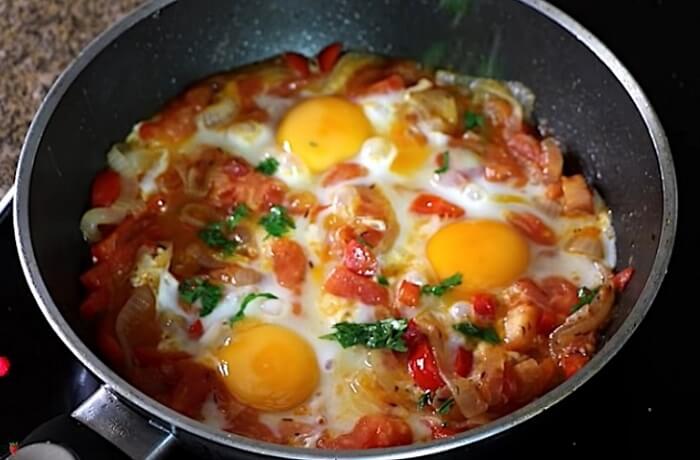 Receta de huevos con tomate a la chilena