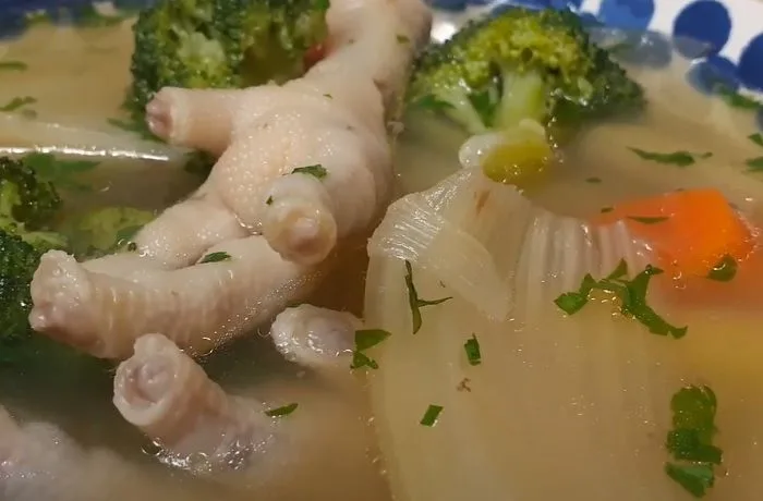 Receta de Caldo de Patas de Pollo