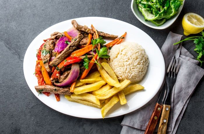 Receta de lomo saltado de res peruano: Un delicioso plato fusión Receta de lomo saltado