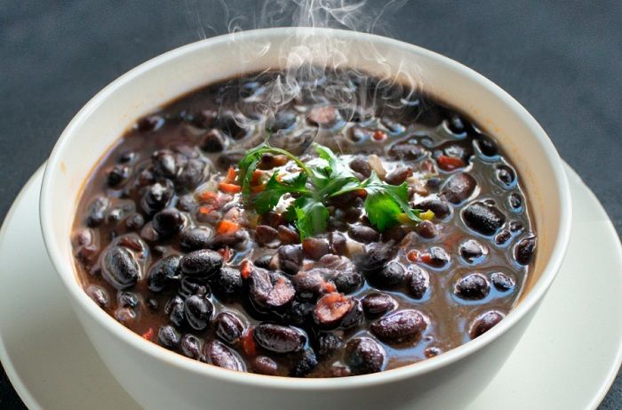 Receta de Porotos Negros con Arroz: Un Plato Nutritivo y Delicioso Receta de porotos negros con arroz