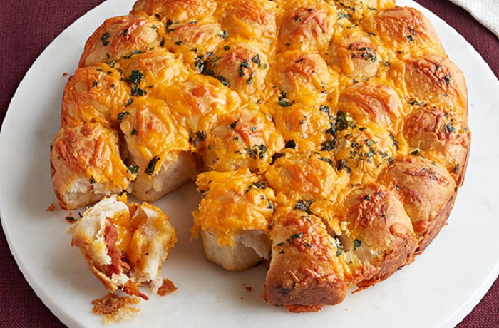 Pan de Ajo con Tocino: Receta Reposada e Irresistible