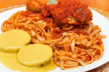 Receta de tallarines rojos con pollo - Comidas Peruanas