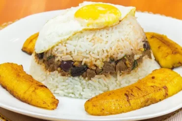 Receta de arroz tapado casero y sencillo - Comidas Peruanas