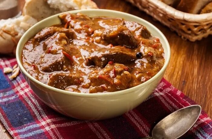 Receta de goulash húngaro: Un clásico tradicional y universal Receta de goulash de carne húngaro