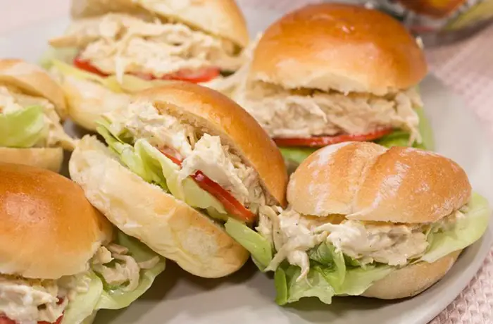Receta de sándwich de pollo desmenuzado Receta de sándwich de pollo desmenuzado